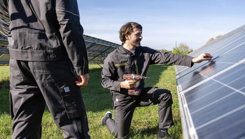 Pracovní oděvy v průmyslu: servisní pronájem jako cesta k bezpečnosti i úsporám